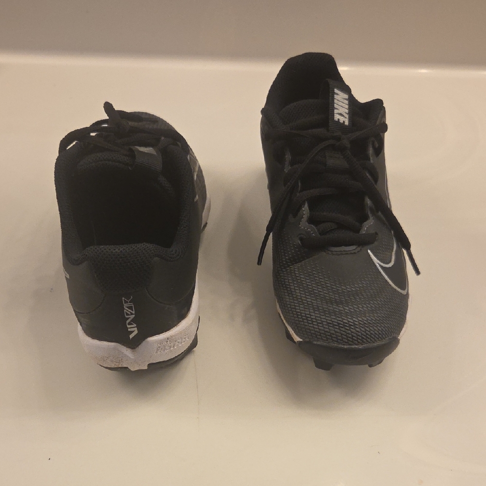 Nike Kids Black and White Sneakers 4Y